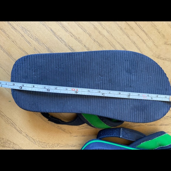 Gymboree toddler flip flops 9 - Picture 5 of 6